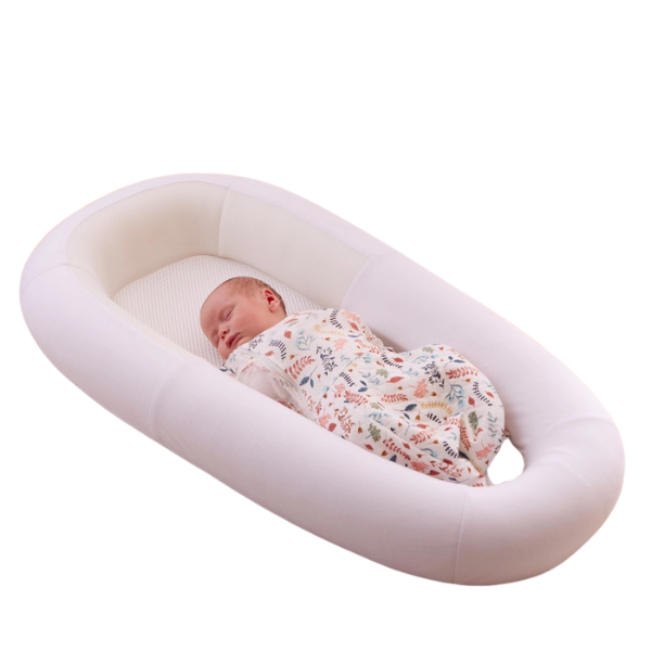 PurFlo Ademend Babynest met baby